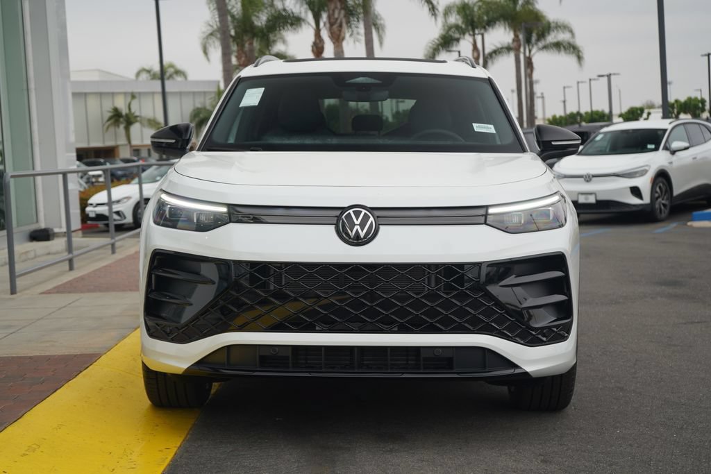 New 2026 Volkswagen Tiguan SE R-Line FWD image 5