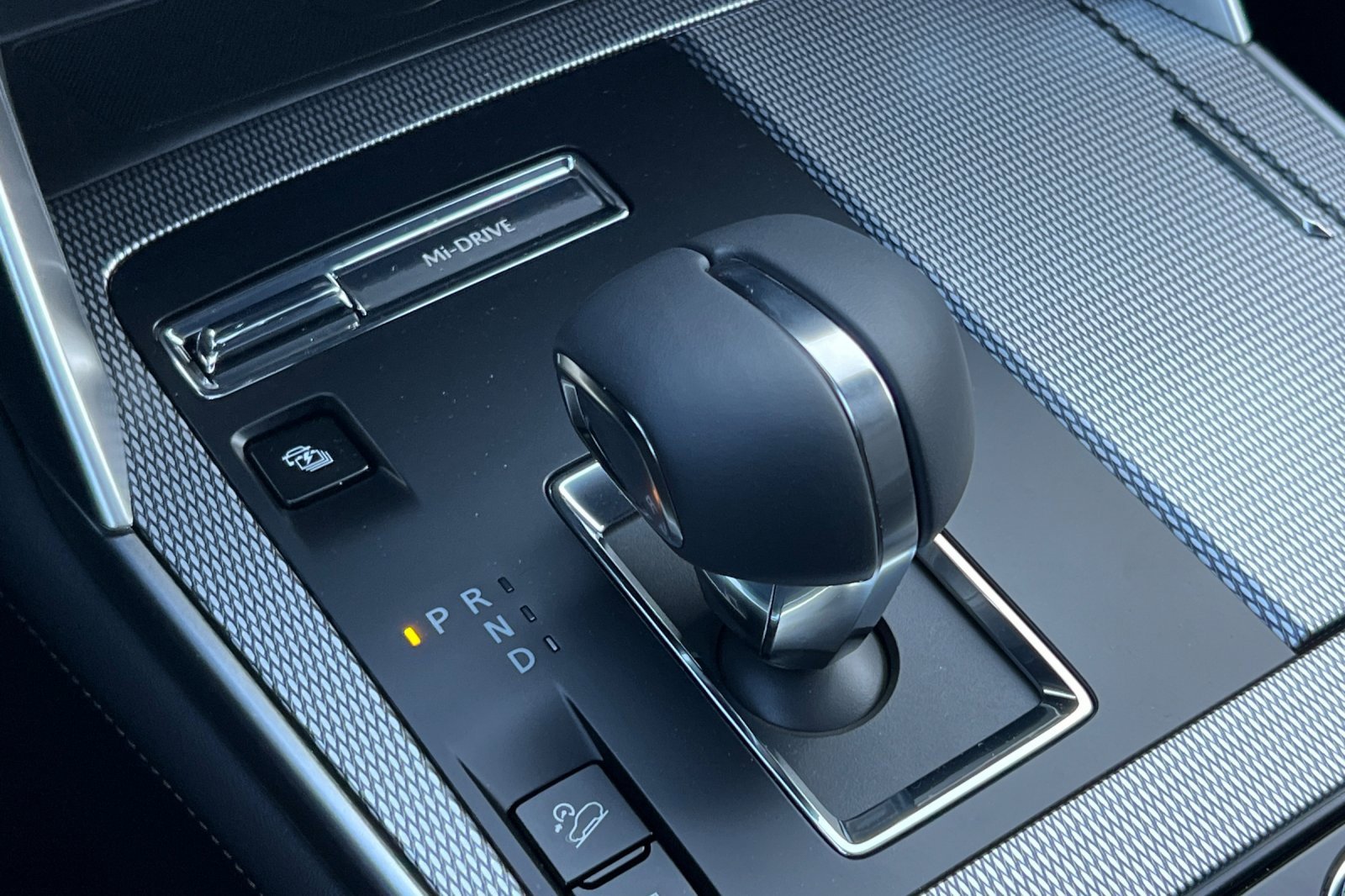 New 2025 MAZDA CX-70 Plug-In Hybrid w/ Premium Plus image 24