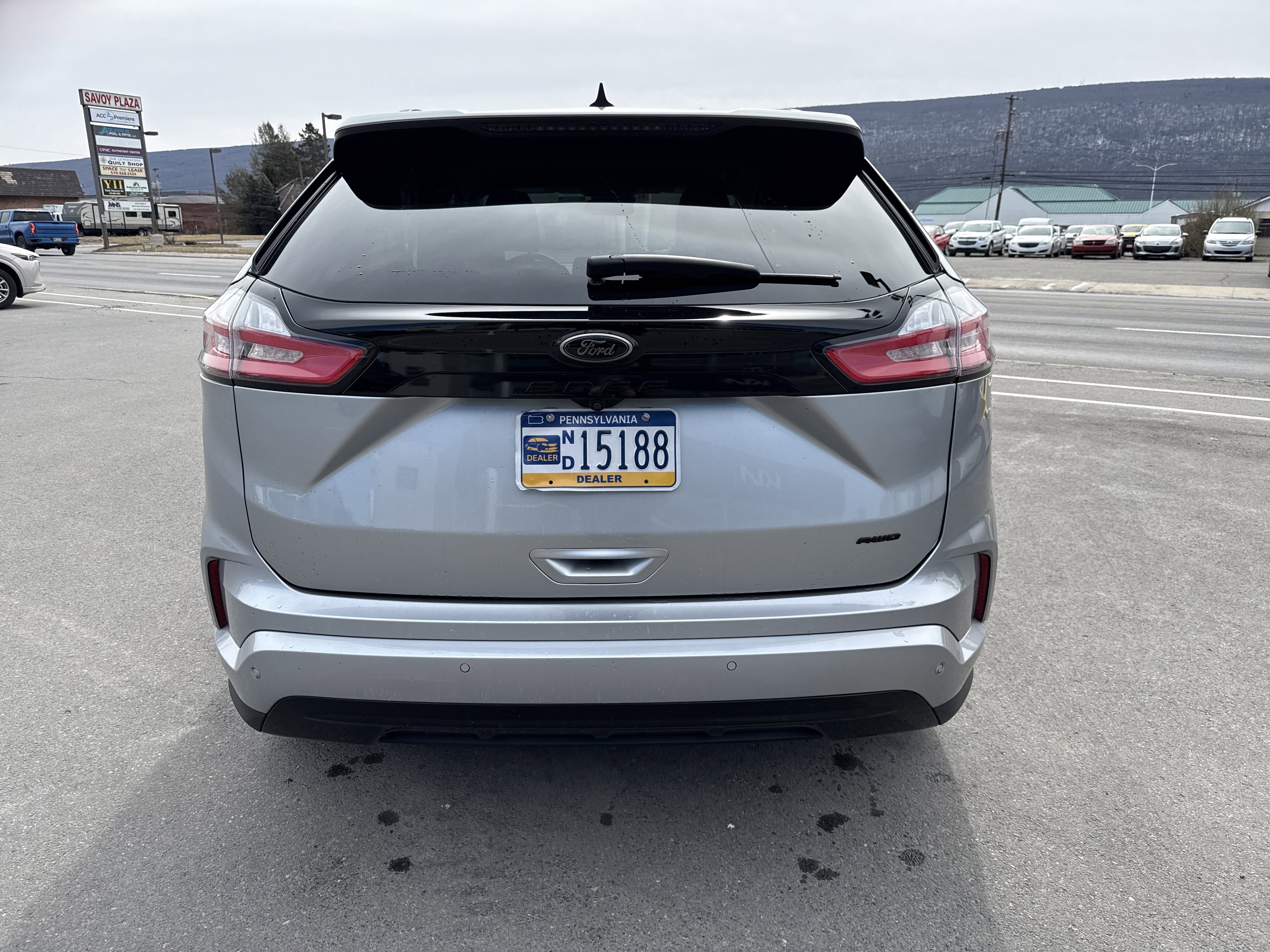 Used 2022 Ford Edge SE w/ Black Appearance Package image 4
