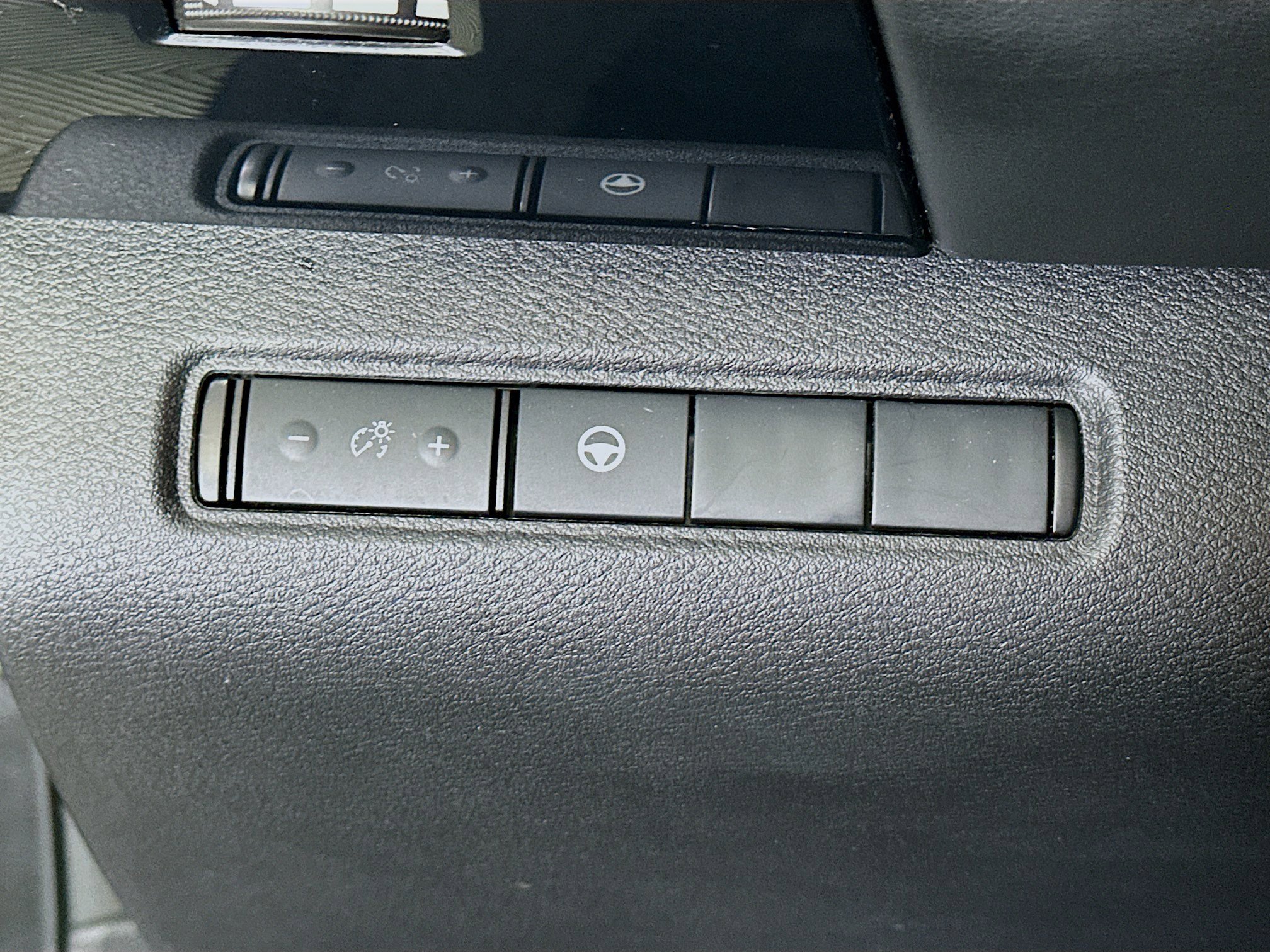 Used 2024 Nissan Pathfinder SV image 17