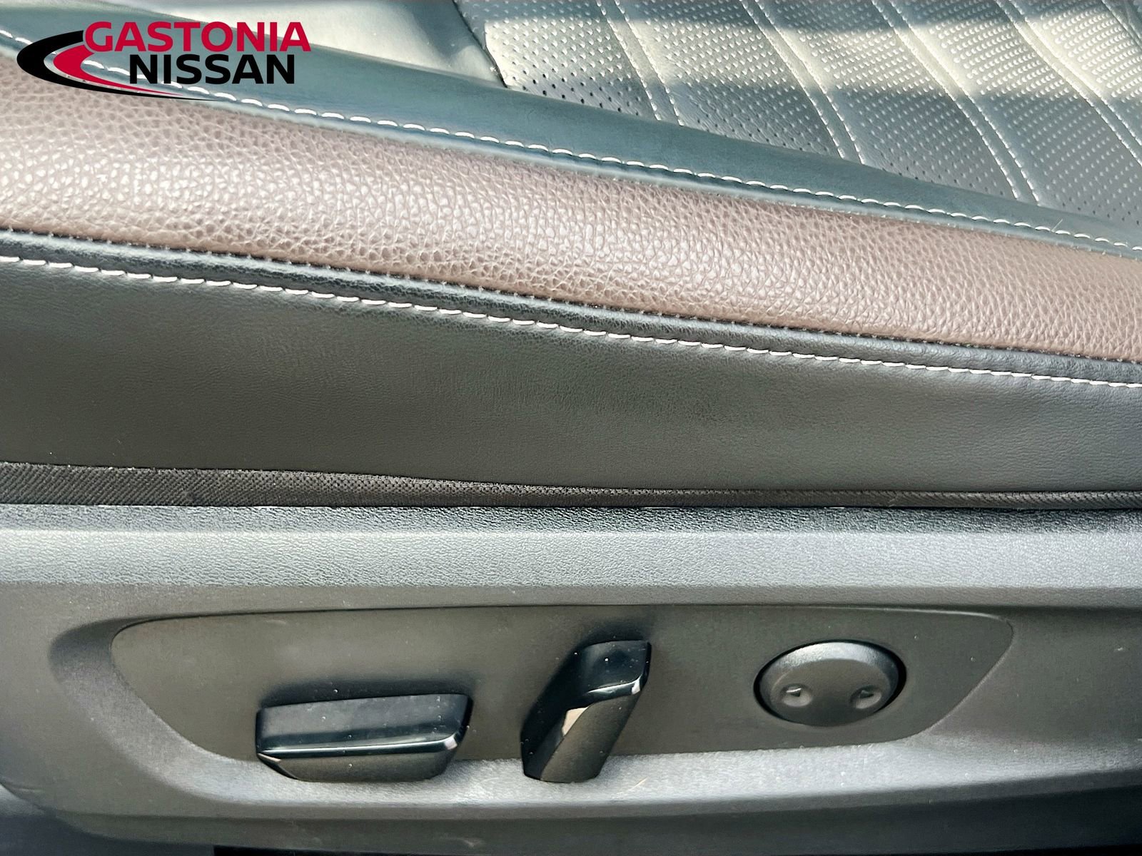 Used 2025 Nissan Pathfinder Platinum w/ Cargo Package image 26