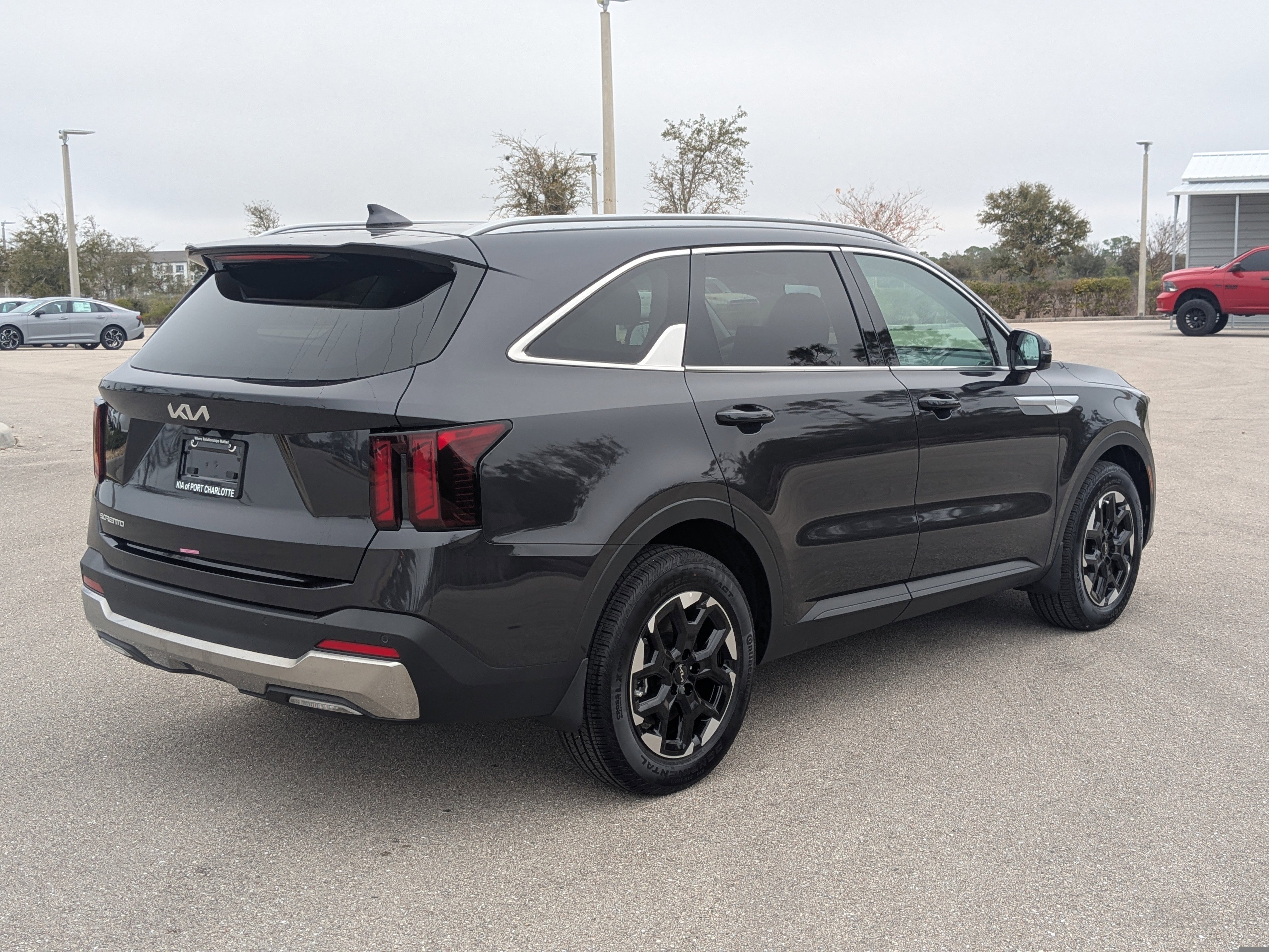 Certified 2025 Kia Sorento S w/ Panoramic Sunroof Package image 5