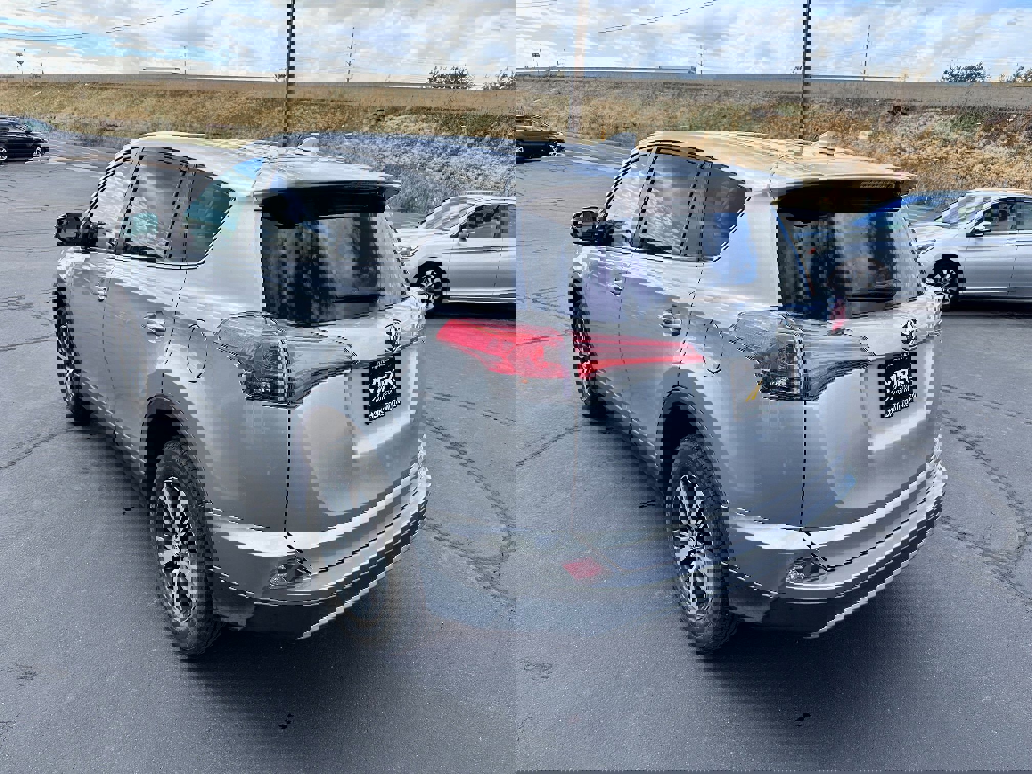 Used 2017 Toyota RAV4 XLE image 4