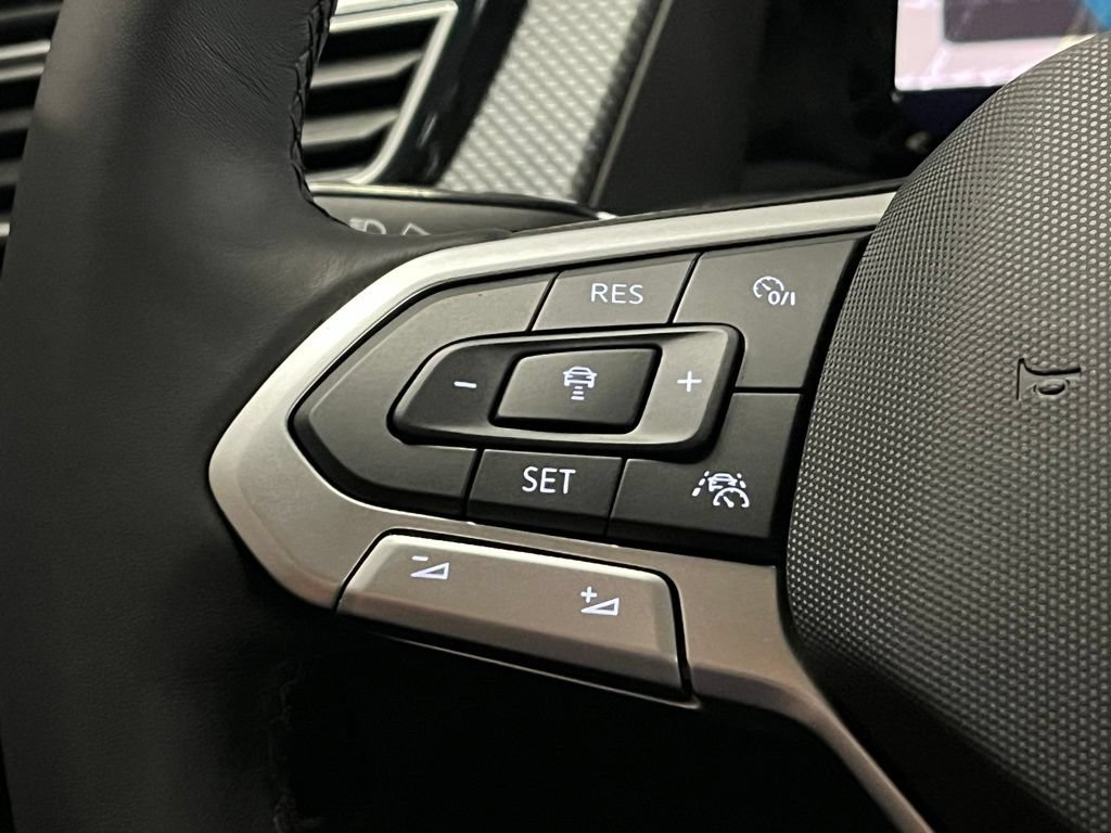 New 2026 Volkswagen Atlas Cross Sport SEL R-Line AWD/4WD image 28