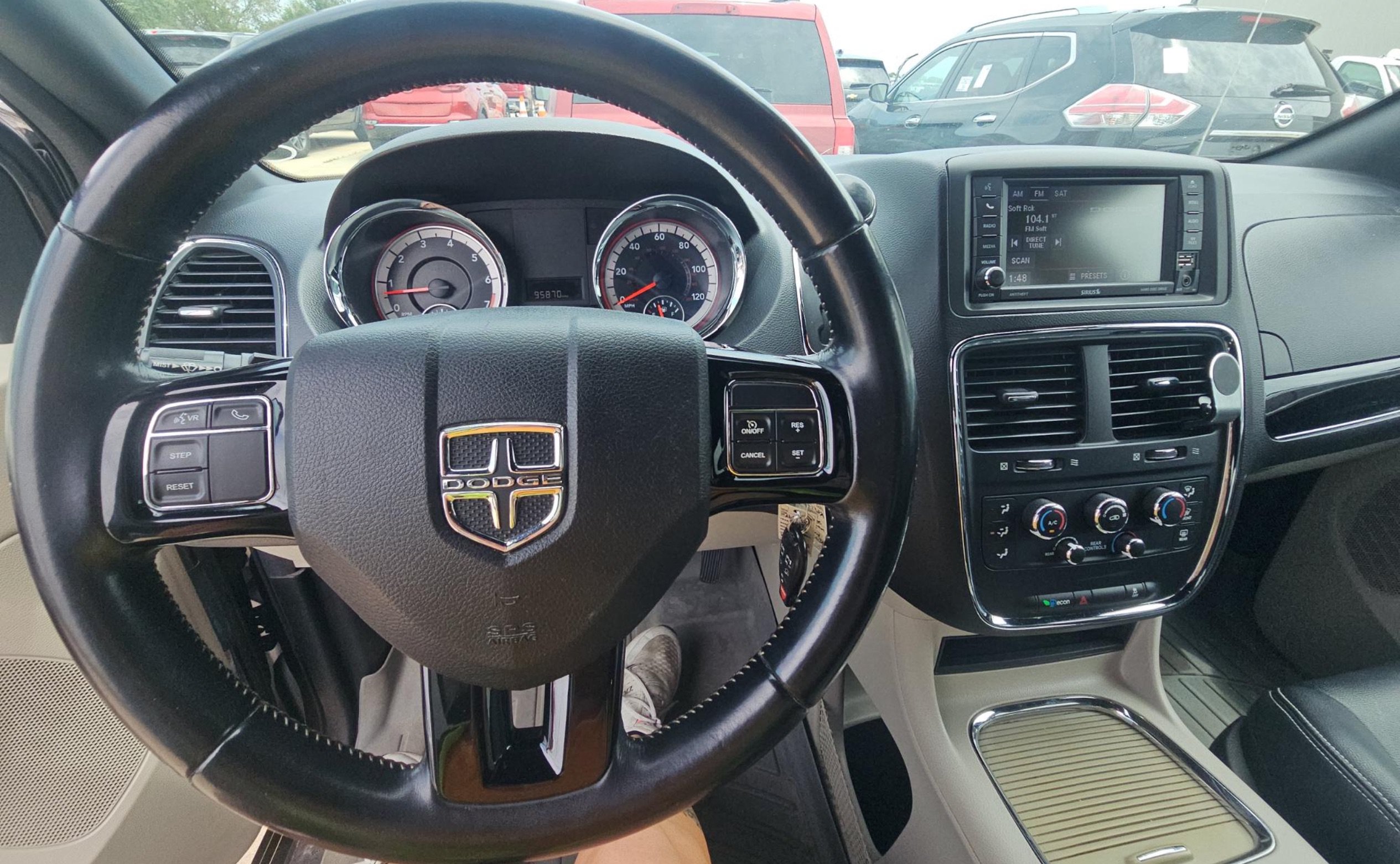 Used 2019 Dodge Grand Caravan SXT FWD image 6
