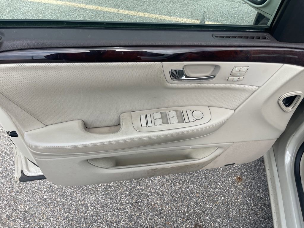 Used 2010 Cadillac DTS Premium w/ Driver Awareness Package image 18