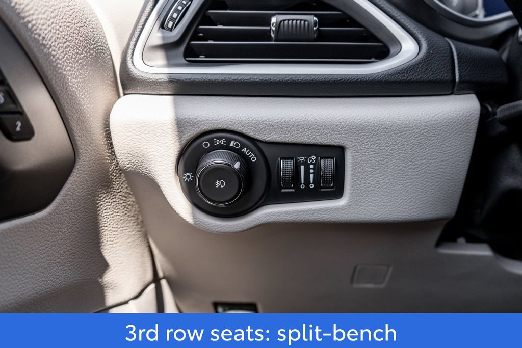 Used 2024 Chrysler Pacifica Touring-L FWD image 23