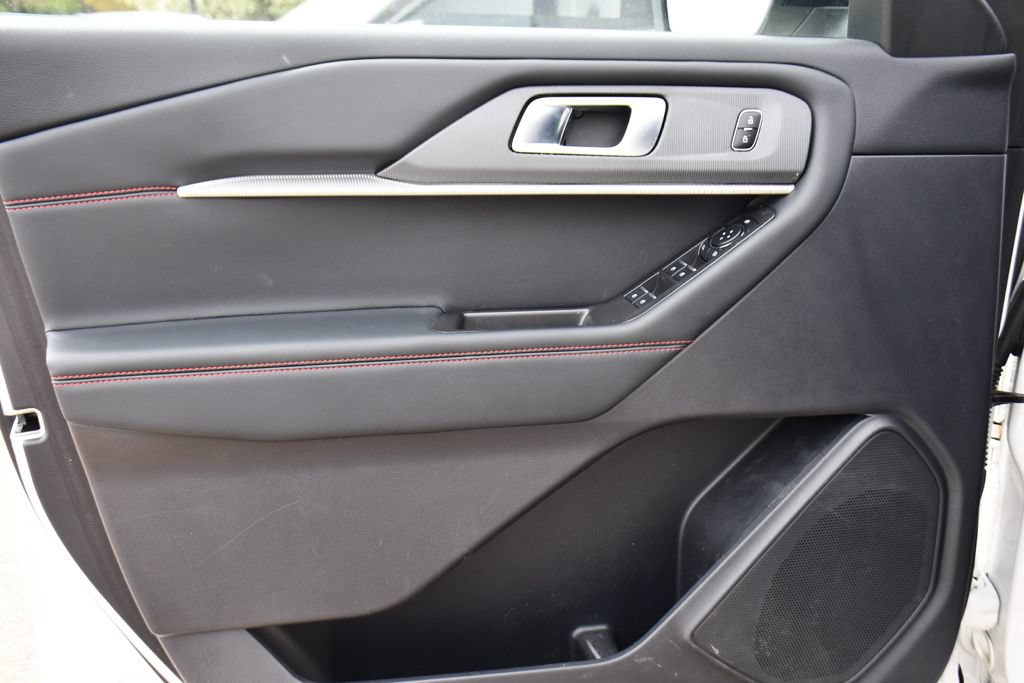 Used 2025 Ford Explorer ST-Line w/ ST-Line Street Pack AWD/4WD image 24