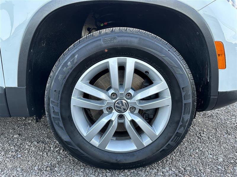 Used 2017 Volkswagen Tiguan S image 10