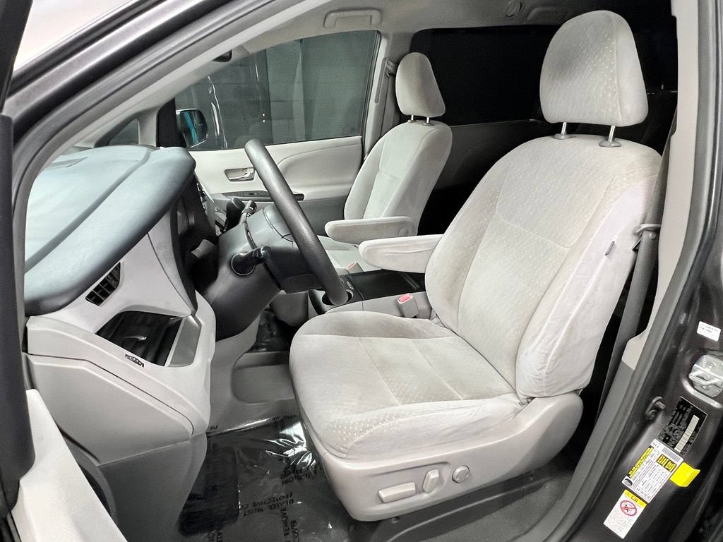 Used 2019 Toyota Sienna LE FWD image 7