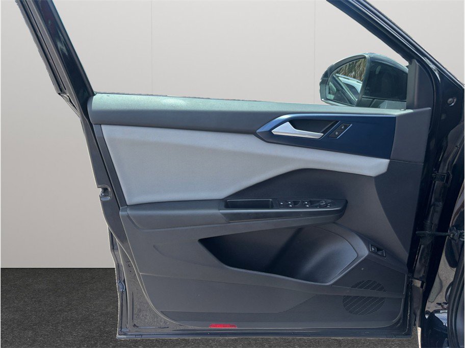 Used 2022 Volkswagen Taos SE image 18