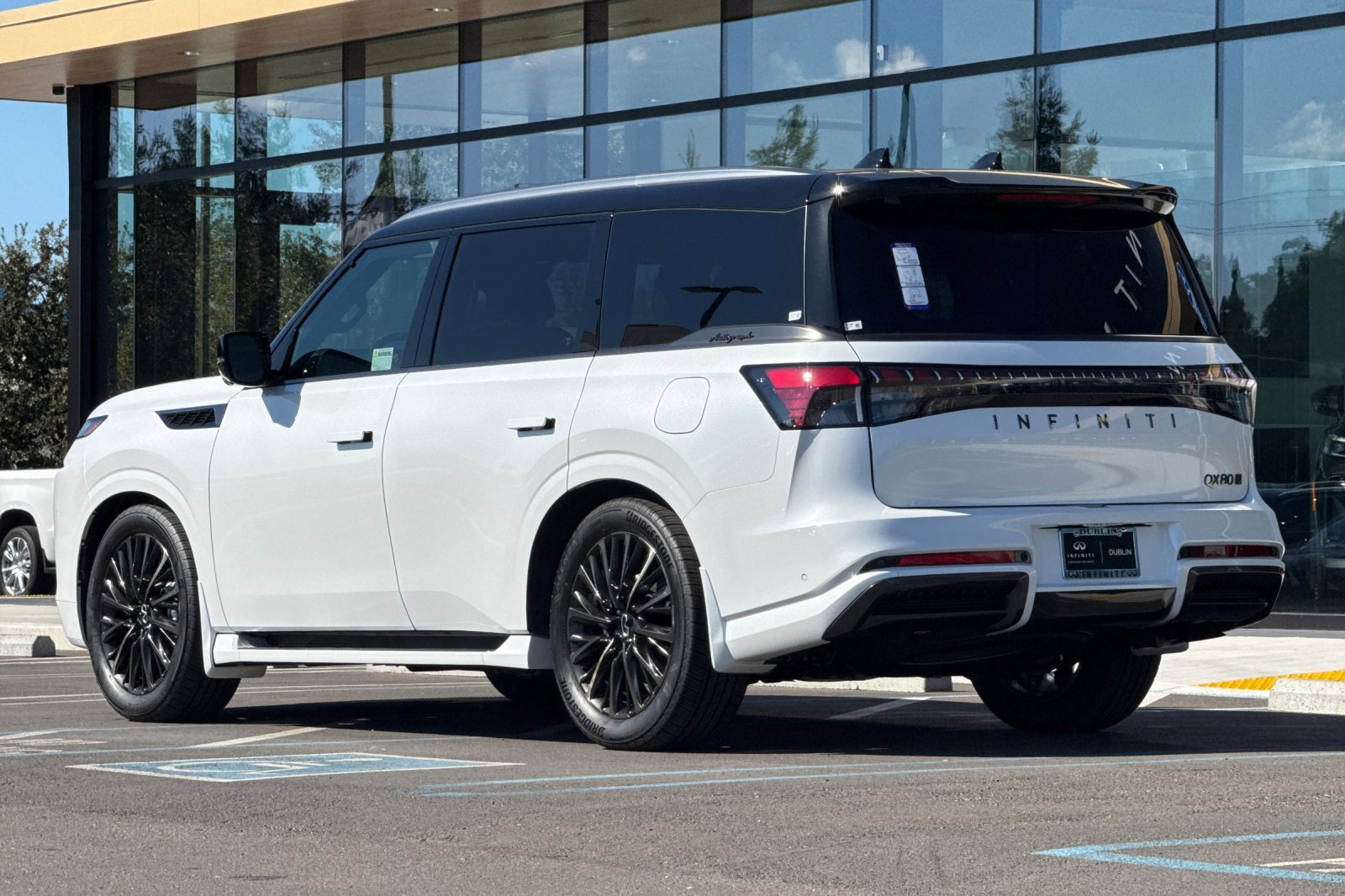New 2026 INFINITI QX80 Autograph w/ Premium Cargo Package image 3