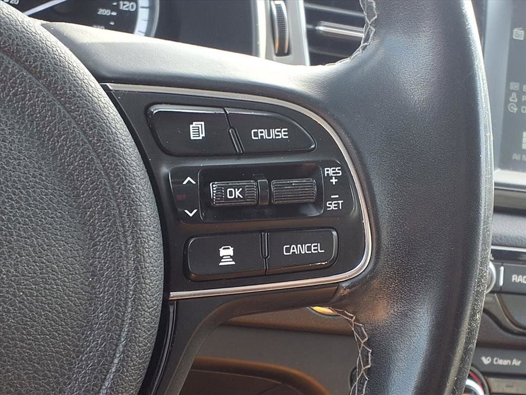 Used 2018 Kia Niro EX image 16