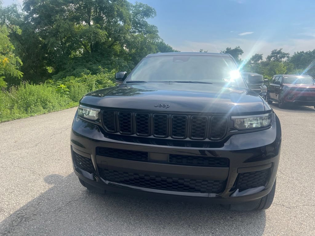Used 2023 Jeep Grand Cherokee L Laredo AWD/4WD image 5