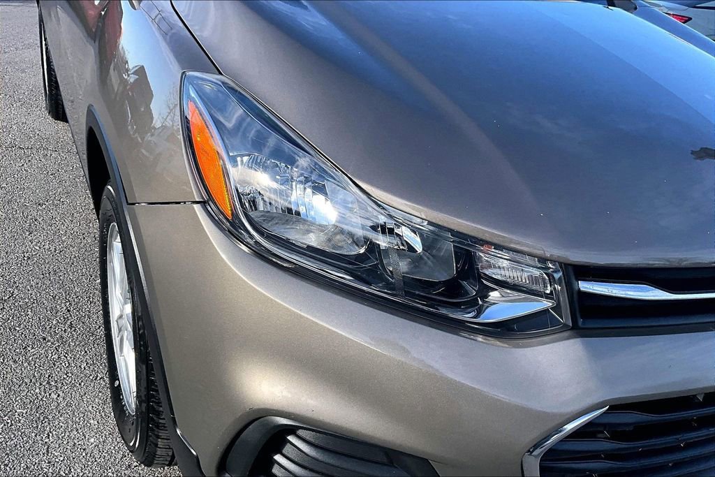 Used 2020 Chevrolet Trax LS w/ Tint and Cruise Package image 28