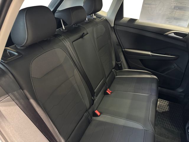 New 2026 Volkswagen Taos SE FWD image 20