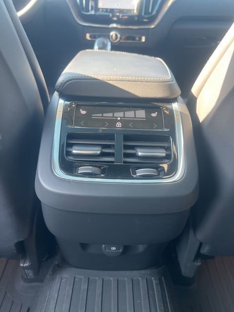 Used 2023 Volvo XC60 B5 Ultimate w/ Climate Package image 25