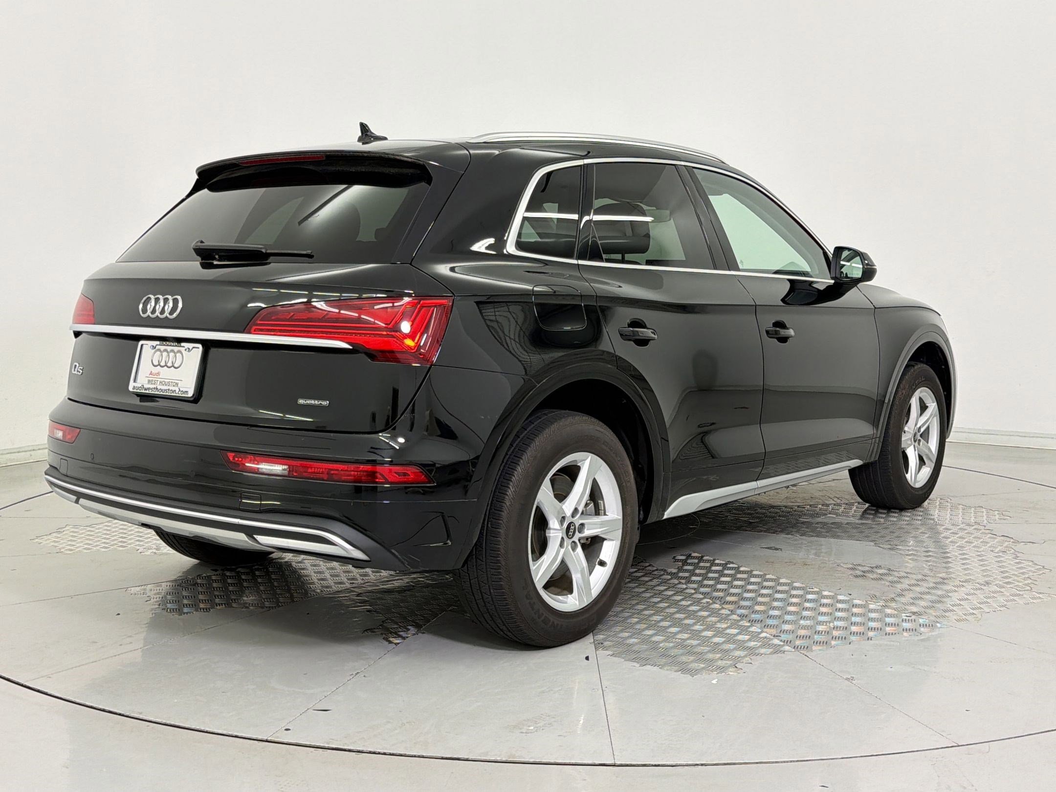 Used 2023 Audi Q5 2.0T Premium w/ Convenience Package AWD/4WD image 8