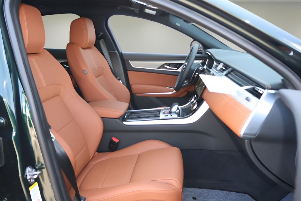 New 2024 Jaguar XF R-Dynamic SE AWD/4WD image 17