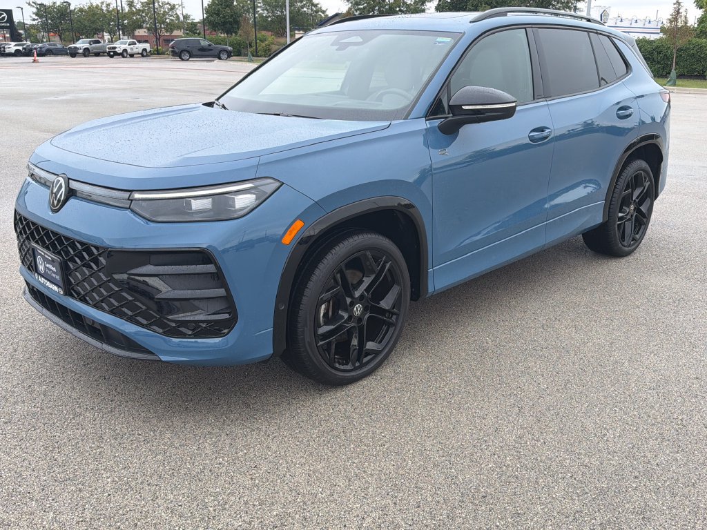 Certified 2026 Volkswagen Tiguan SE R-Line AWD/4WD image 3