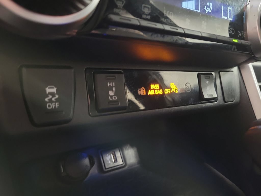 Used 2024 Toyota RAV4 XSE AWD/4WD image 17
