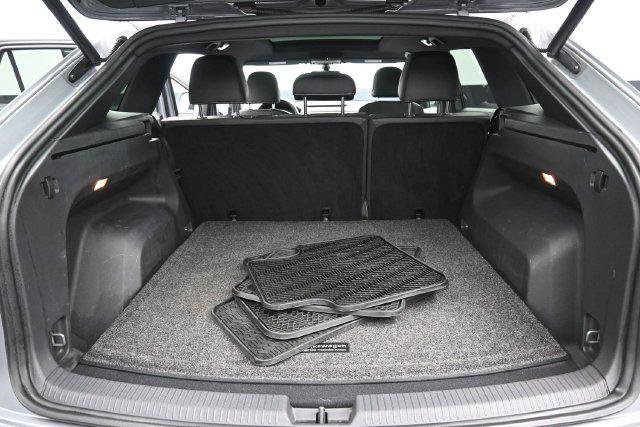 Used 2020 Volkswagen Atlas Cross Sport SE AWD/4WD image 30