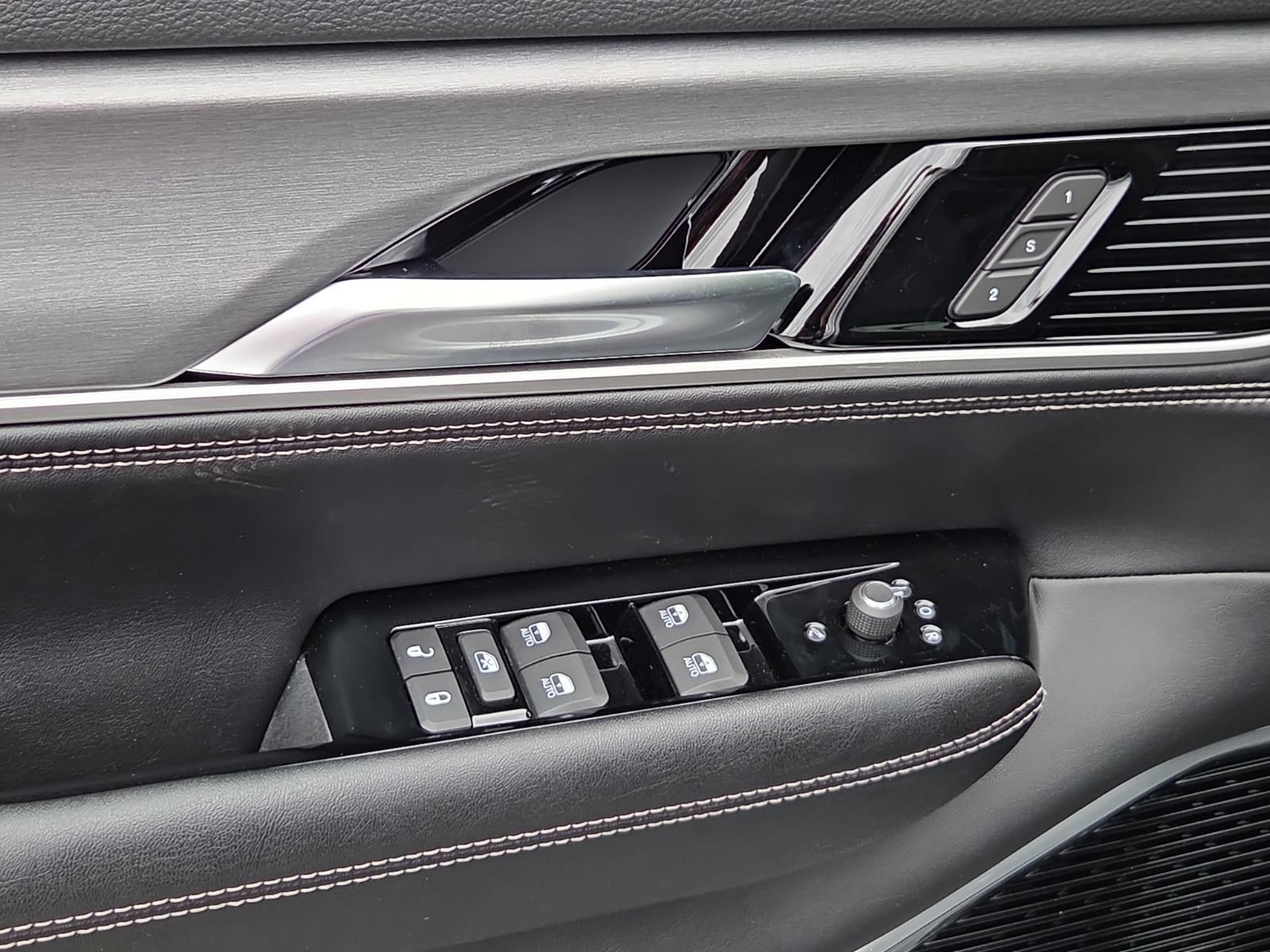 New 2026 Jeep Grand Wagoneer Limited AWD/4WD image 14