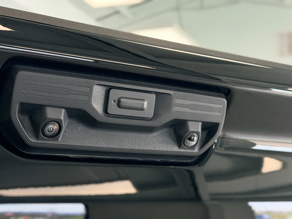 Used 2024 Chevrolet Silverado 2500 LT w/ Midnight Edition image 33