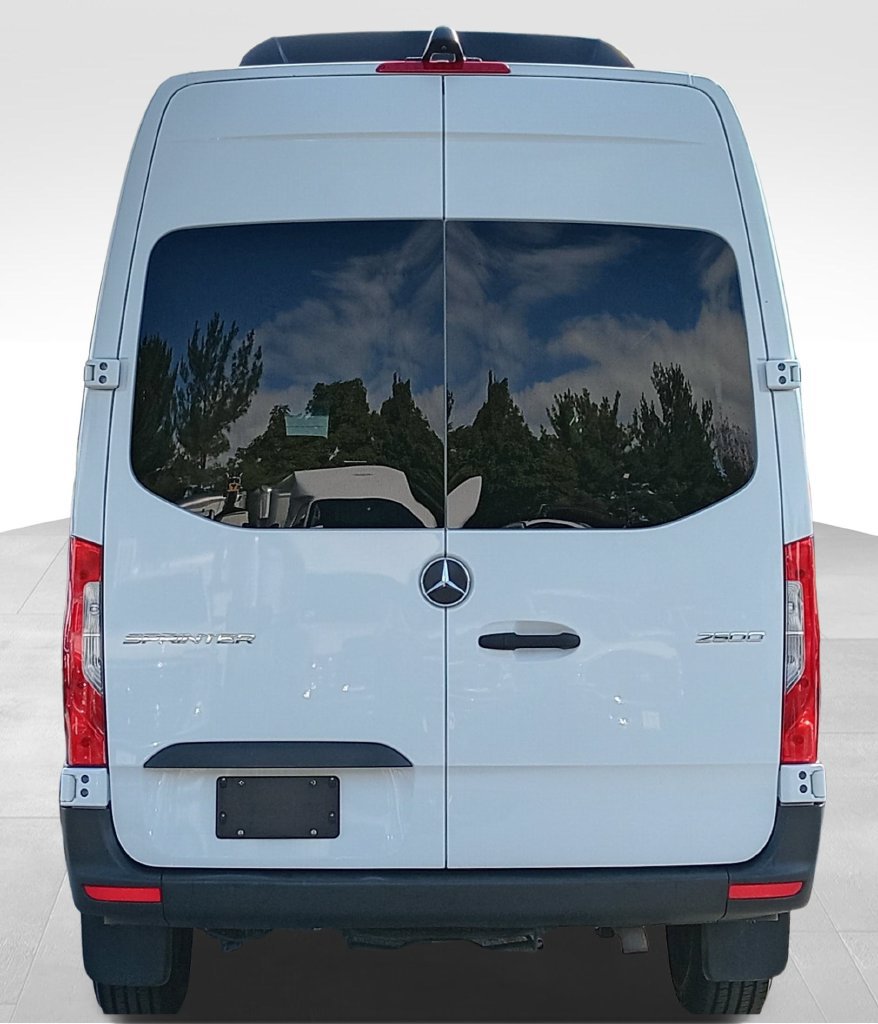 Used 2024 Mercedes-Benz Sprinter 2500 image 4
