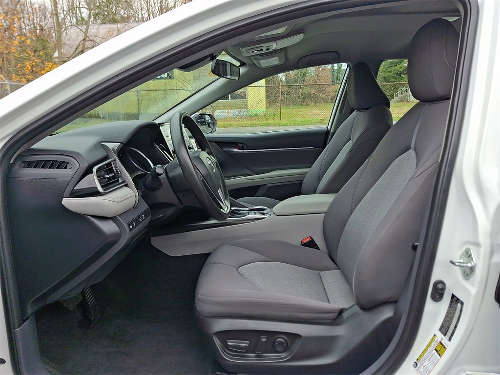 Used 2022 Toyota Camry LE image 13