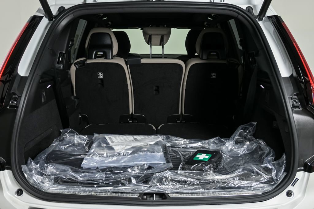 Certified 2026 Volvo XC90 B6 Plus w/ Protection Package Premier image 35
