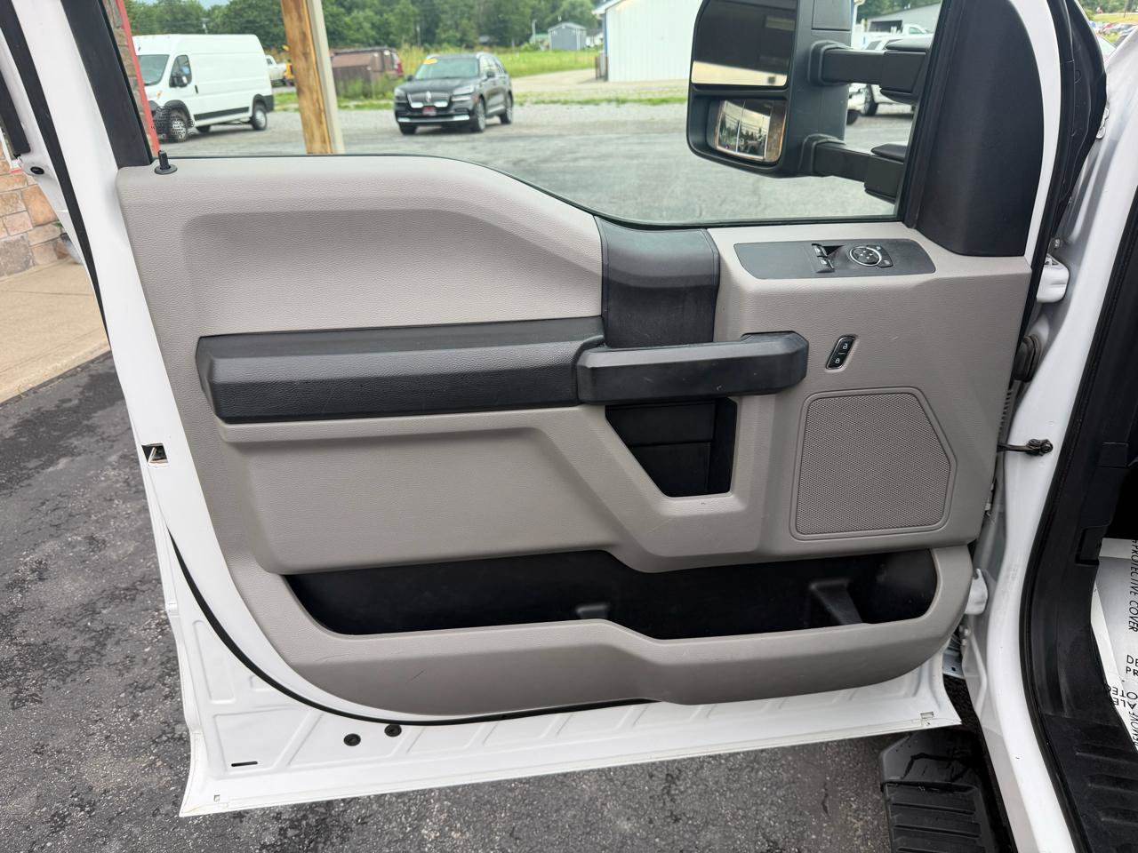 Used 2019 Ford F550 4x4 Regular Cab Super Duty image 11