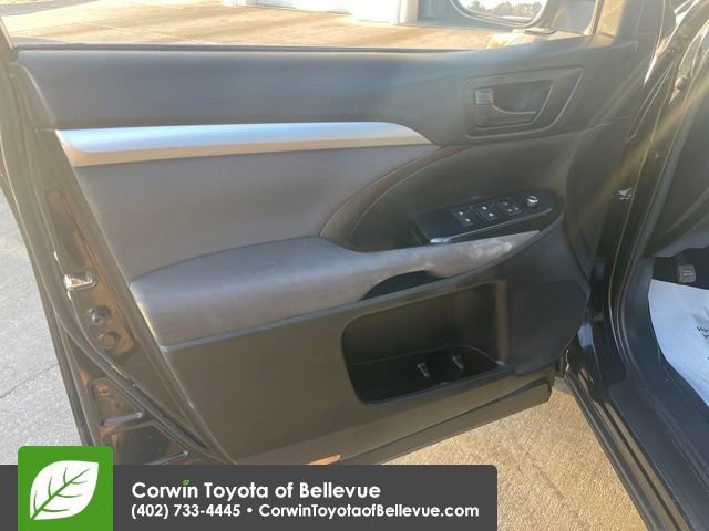 Used 2016 Toyota Highlander LE image 8