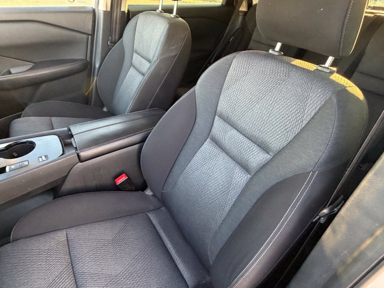 Certified 2025 Nissan Rogue SV FWD image 23