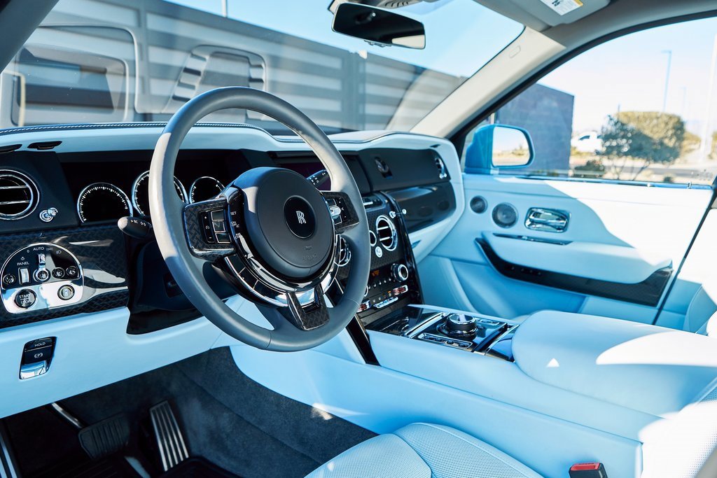 Used 2022 Rolls-Royce Cullinan Black Badge w/ Dark Exterior Package image 2