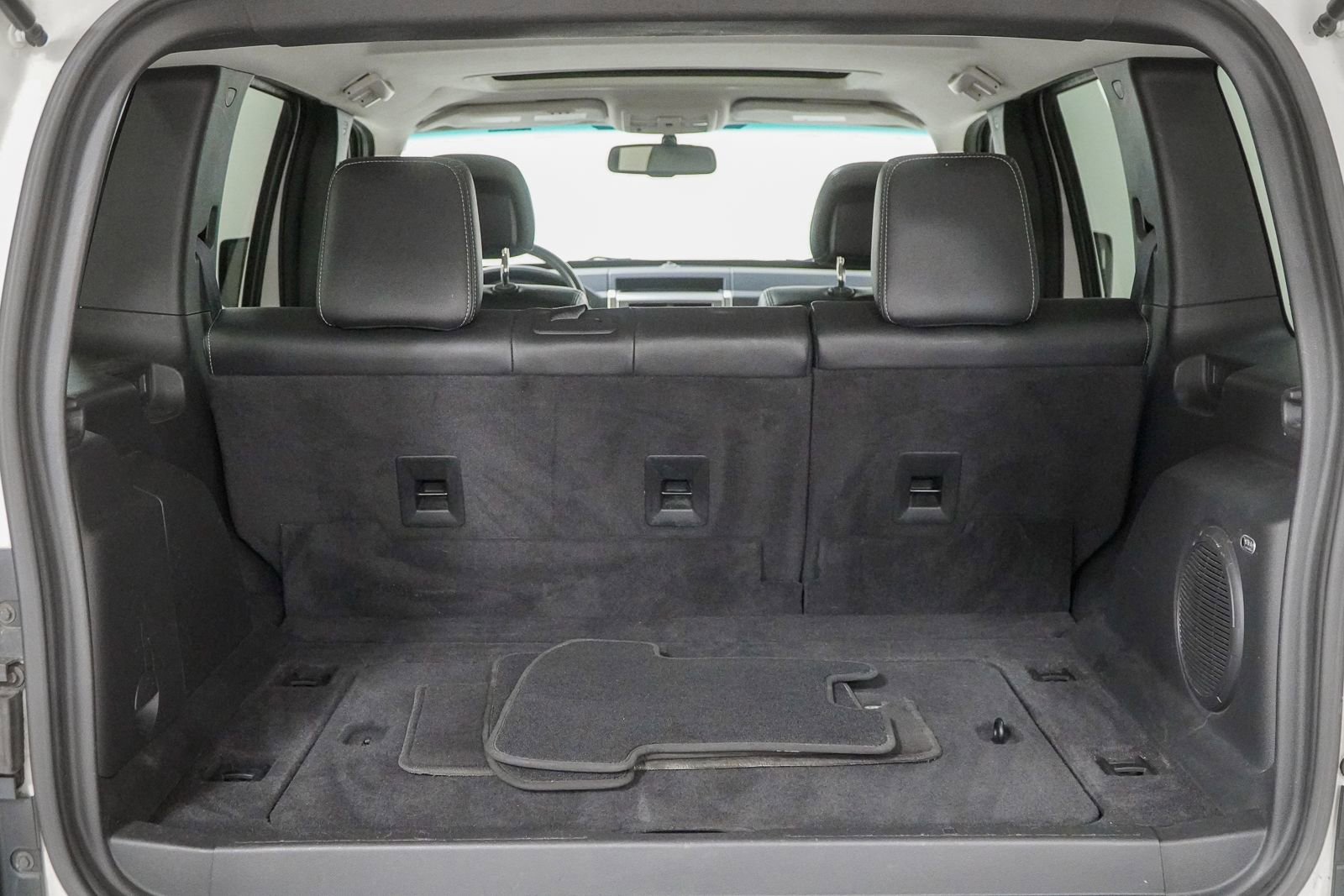 Used 2010 Jeep Liberty Limited w/ Tire & Wheel Group AWD/4WD image 9