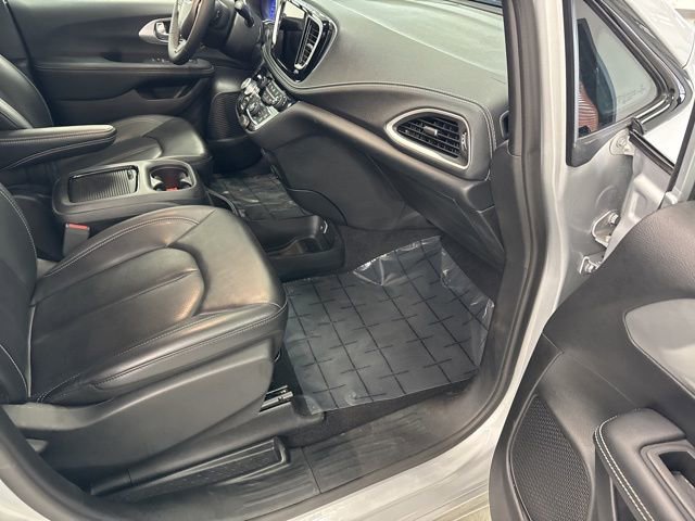 Used 2023 Chrysler Pacifica Touring-L w/ S Appearance Package image 24