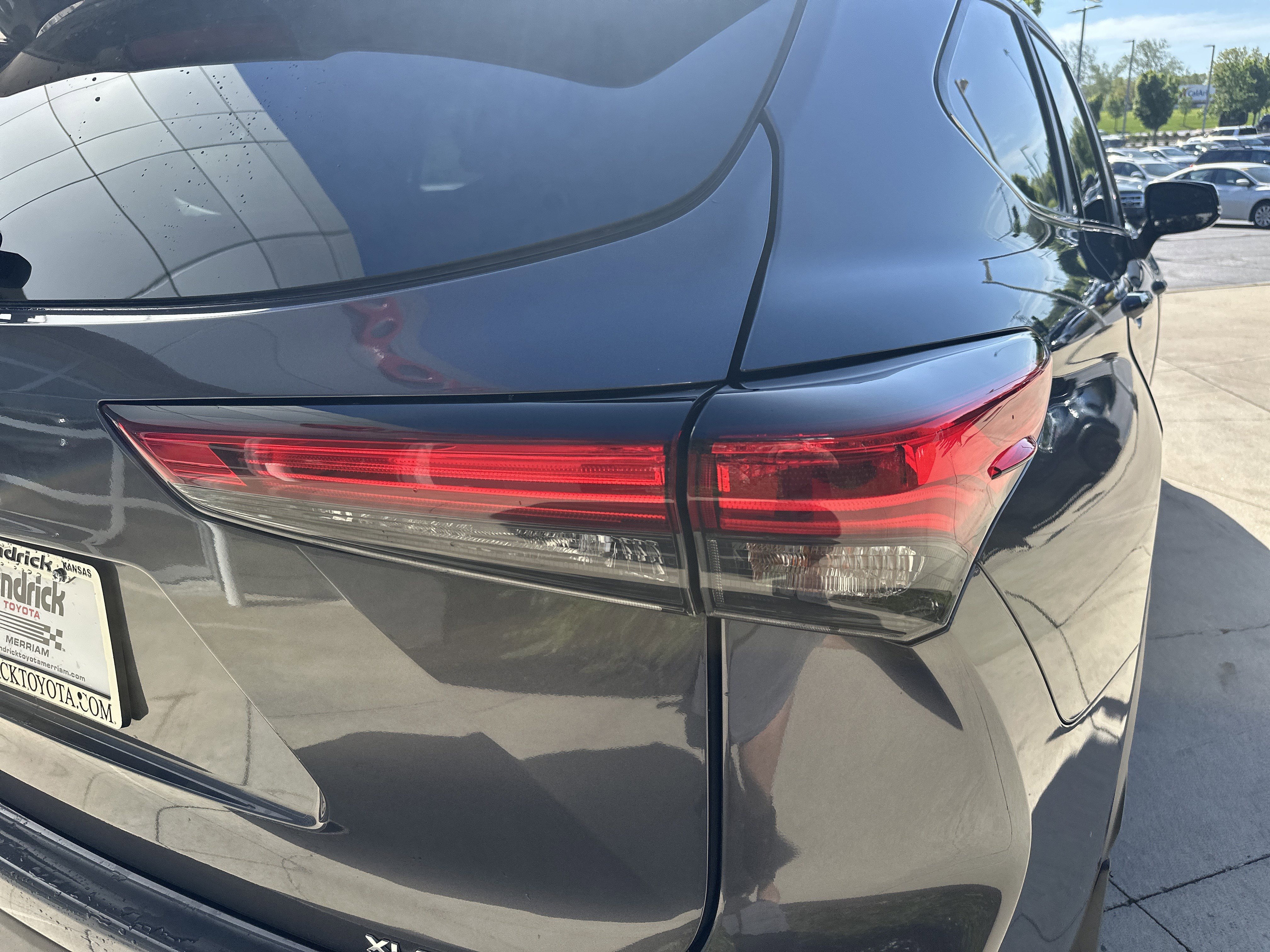 Used 2023 Toyota Highlander XLE AWD/4WD image 41