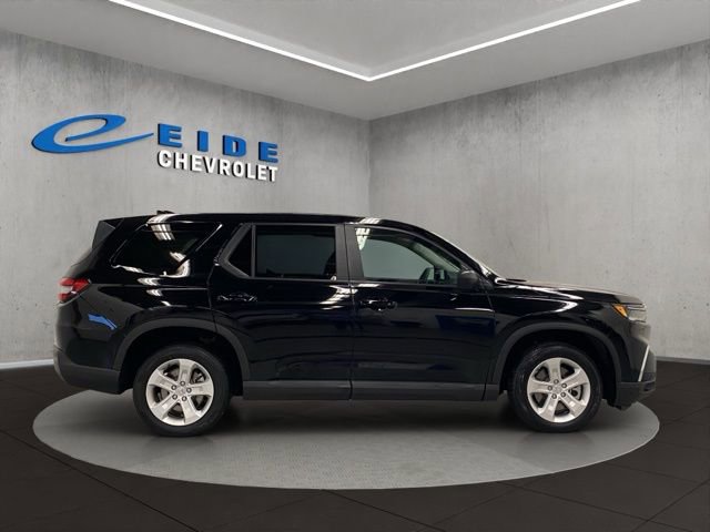 Used 2023 Honda Pilot LX image 2