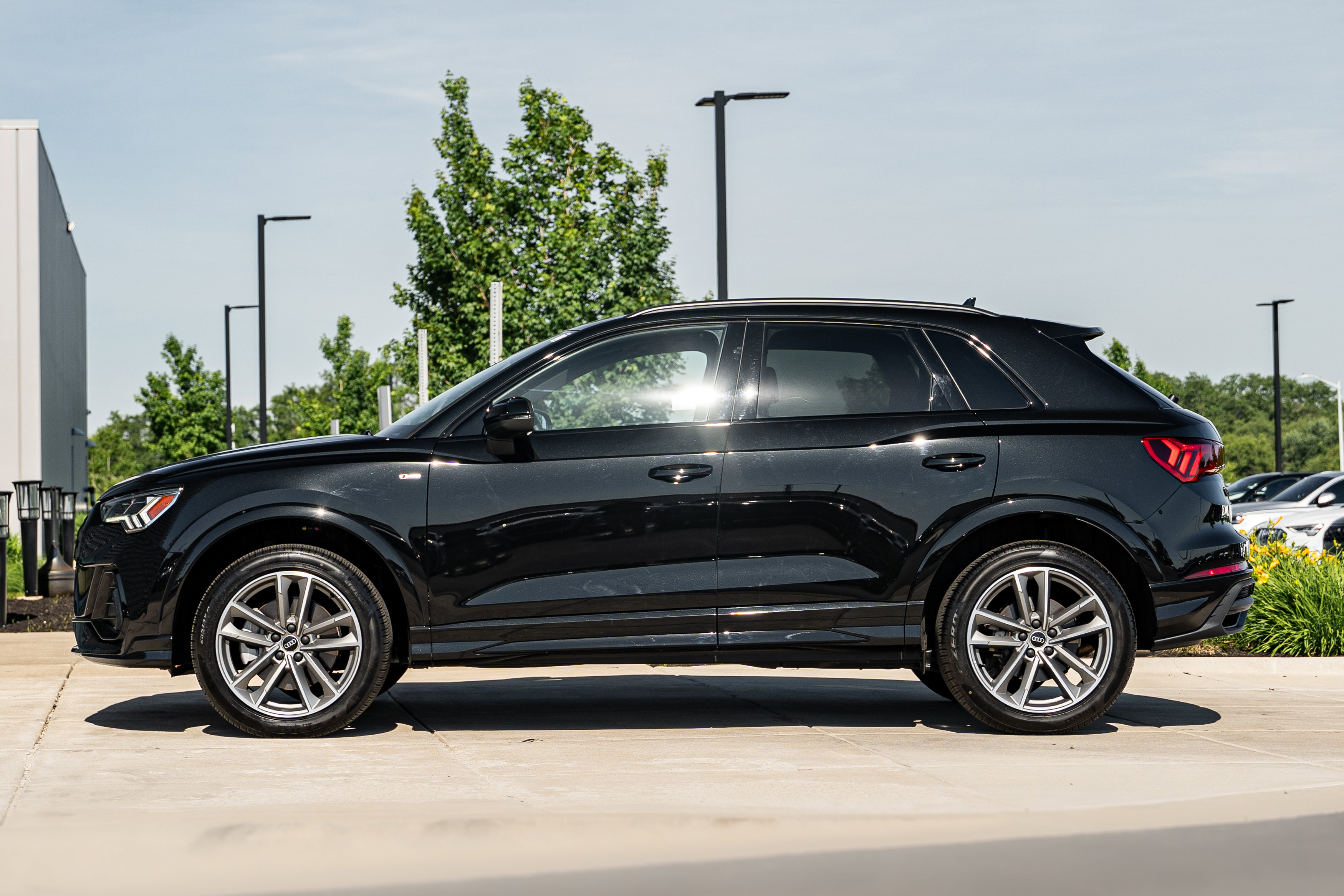 Certified 2025 Audi Q3 2.0T Premium w/ Convenience Package AWD/4WD image 6