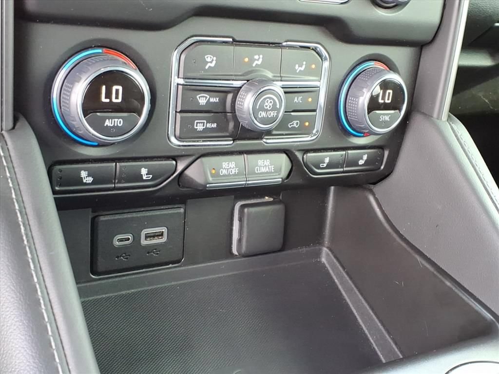 Used 2024 Chevrolet Tahoe Z71 w/ Luxury Package AWD/4WD image 11
