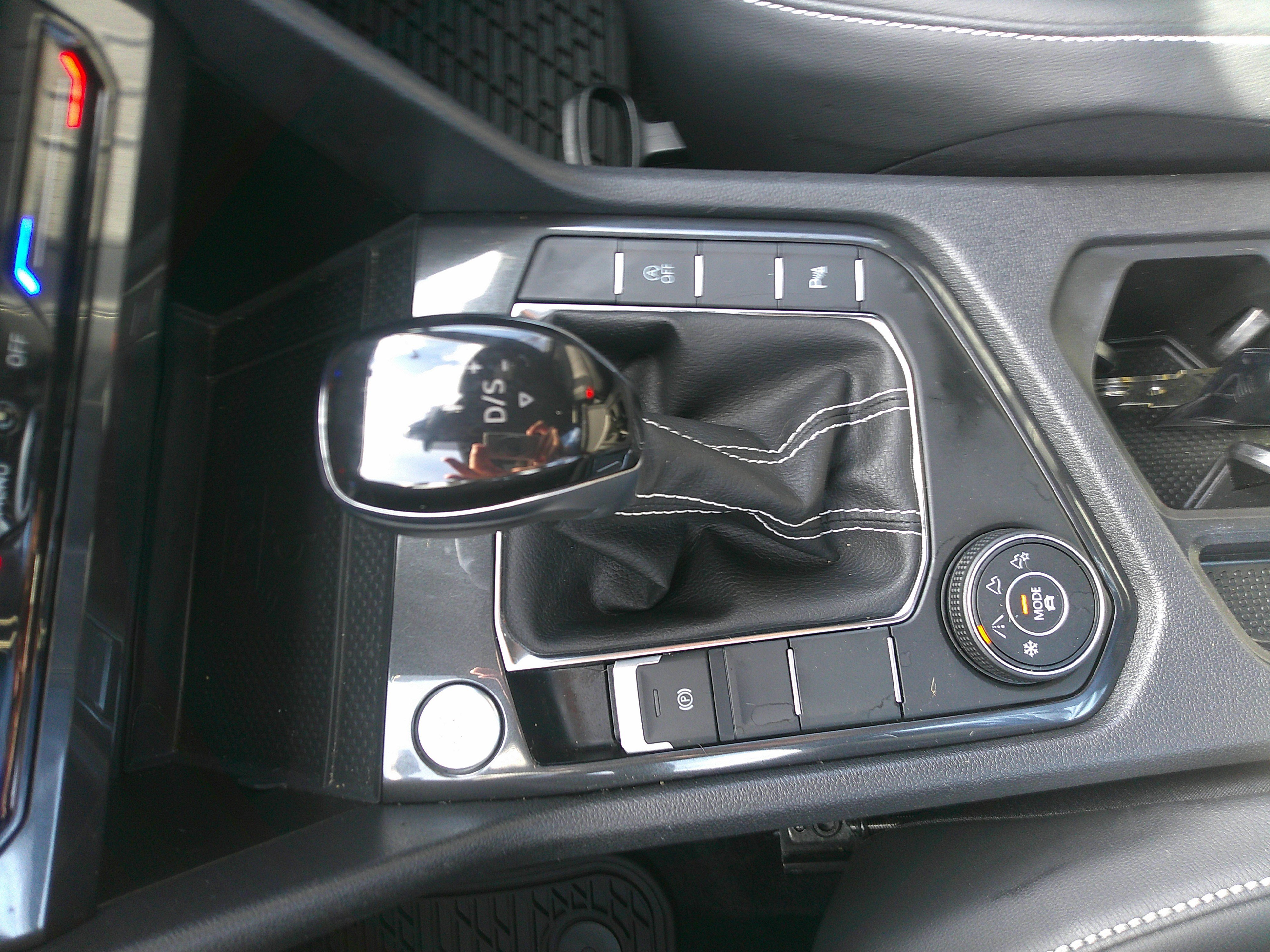 Used 2024 Volkswagen Tiguan SE R-Line image 27