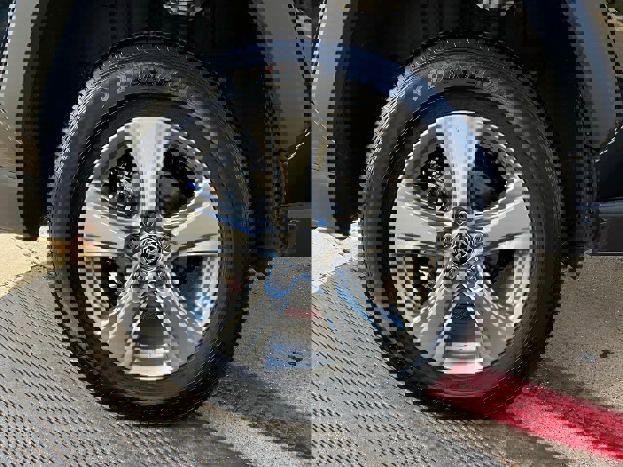 Used 2025 Toyota RAV4 XLE image 9