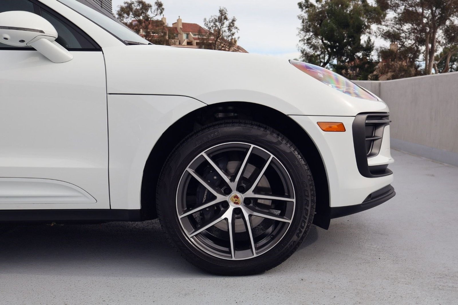 Certified 2025 Porsche Macan image 11