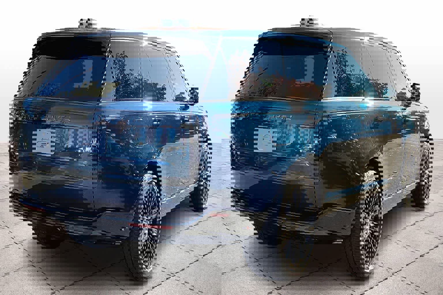 New 2025 Land Rover Range Rover Long Wheelbase SE image 4