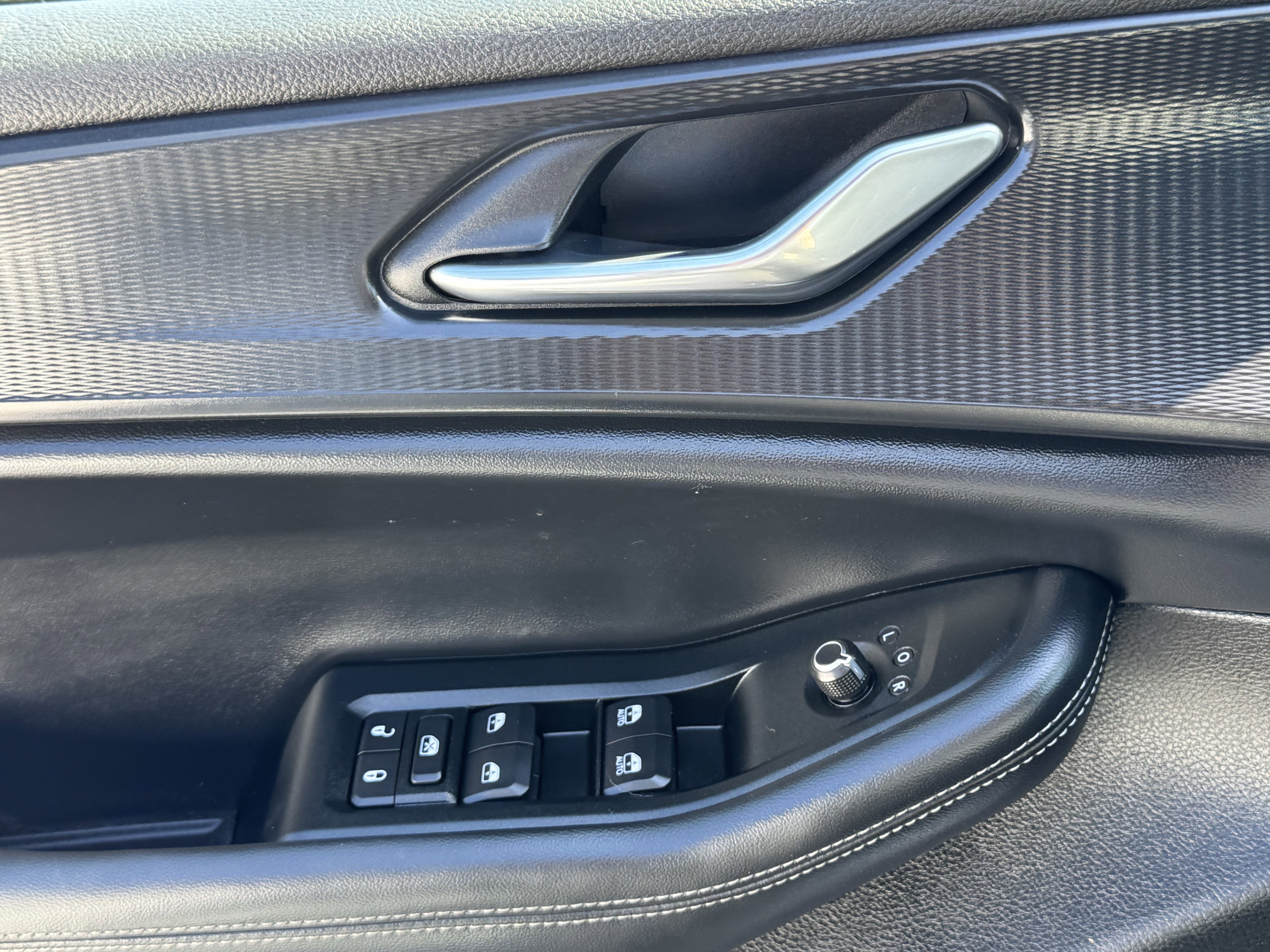 Used 2025 Jeep Grand Cherokee Altitude image 26