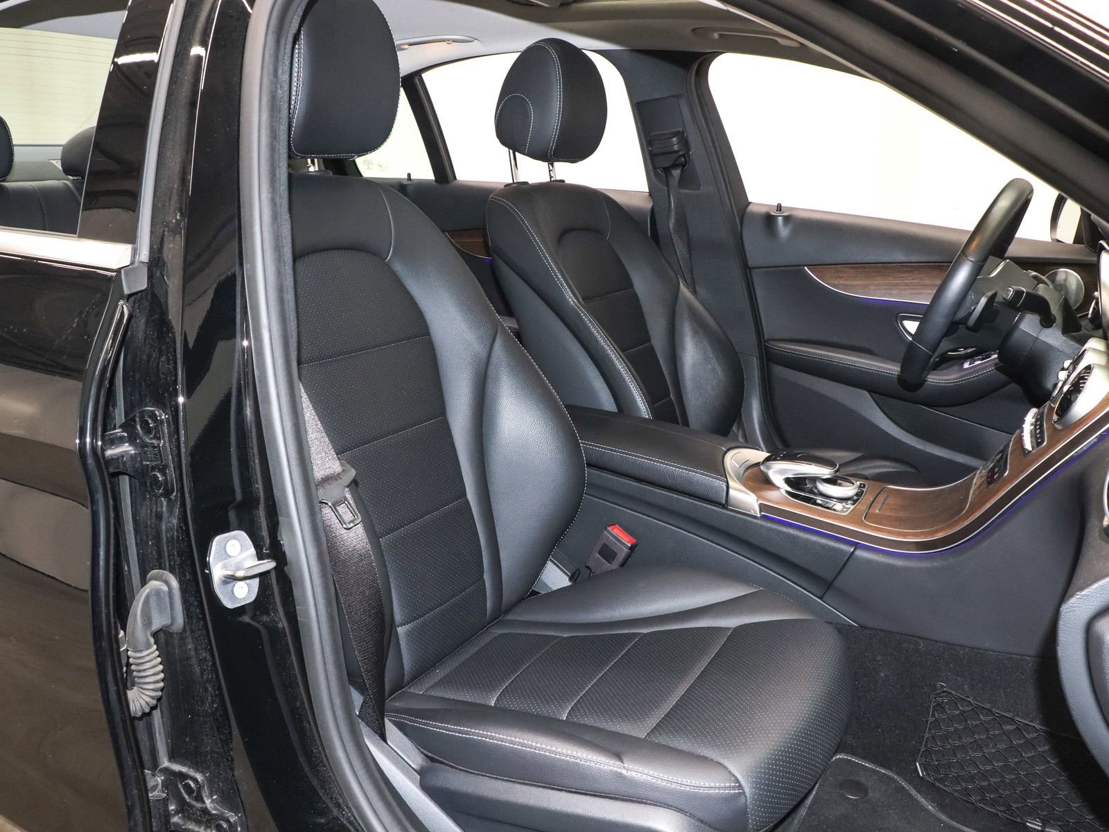 Used 2020 Mercedes-Benz C 300 4MATIC Sedan image 24