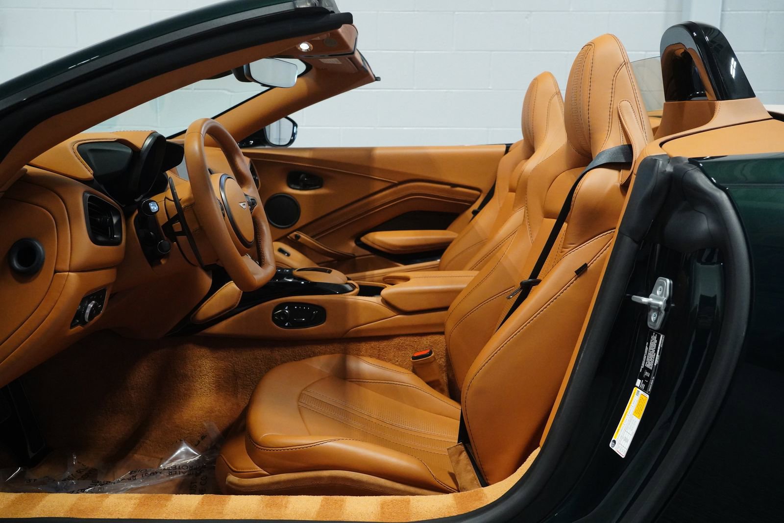 Used 2021 Aston Martin V8 Vantage Roadster RWD image 14