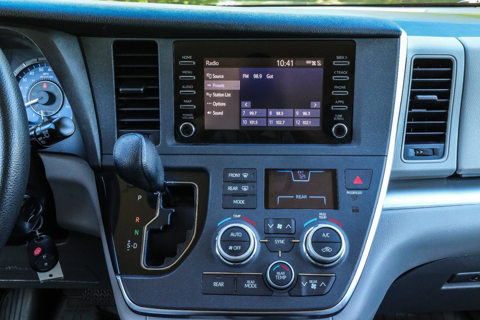 Used 2019 Toyota Sienna L FWD image 25