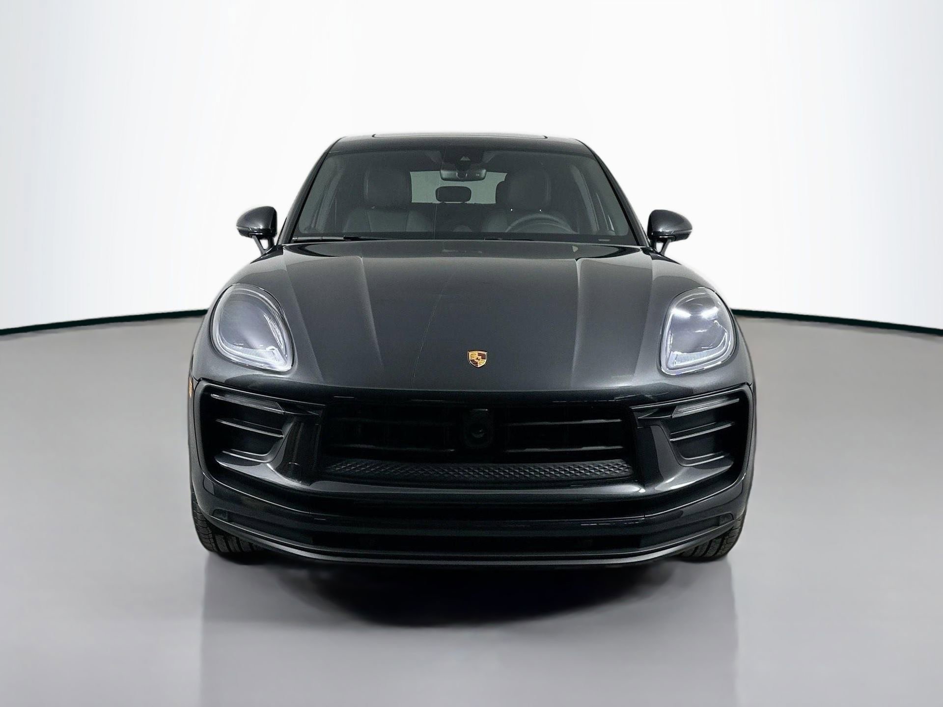 Certified 2025 Porsche Macan image 9